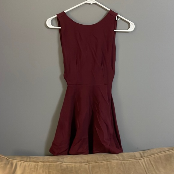 Women’s Open Back Sleeve Less Dress - Picture 1 of 3
